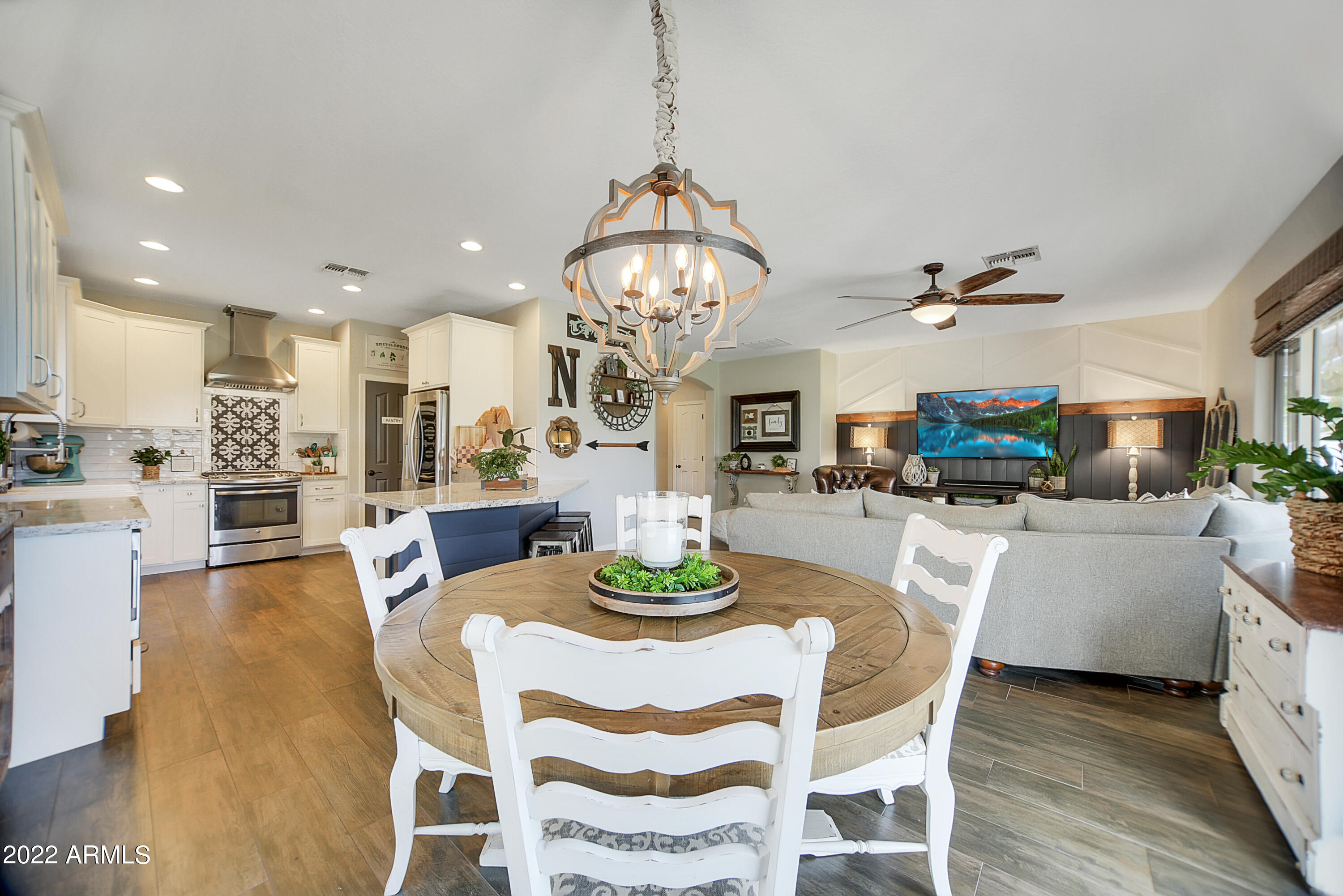 3832 E PACKARD Drive