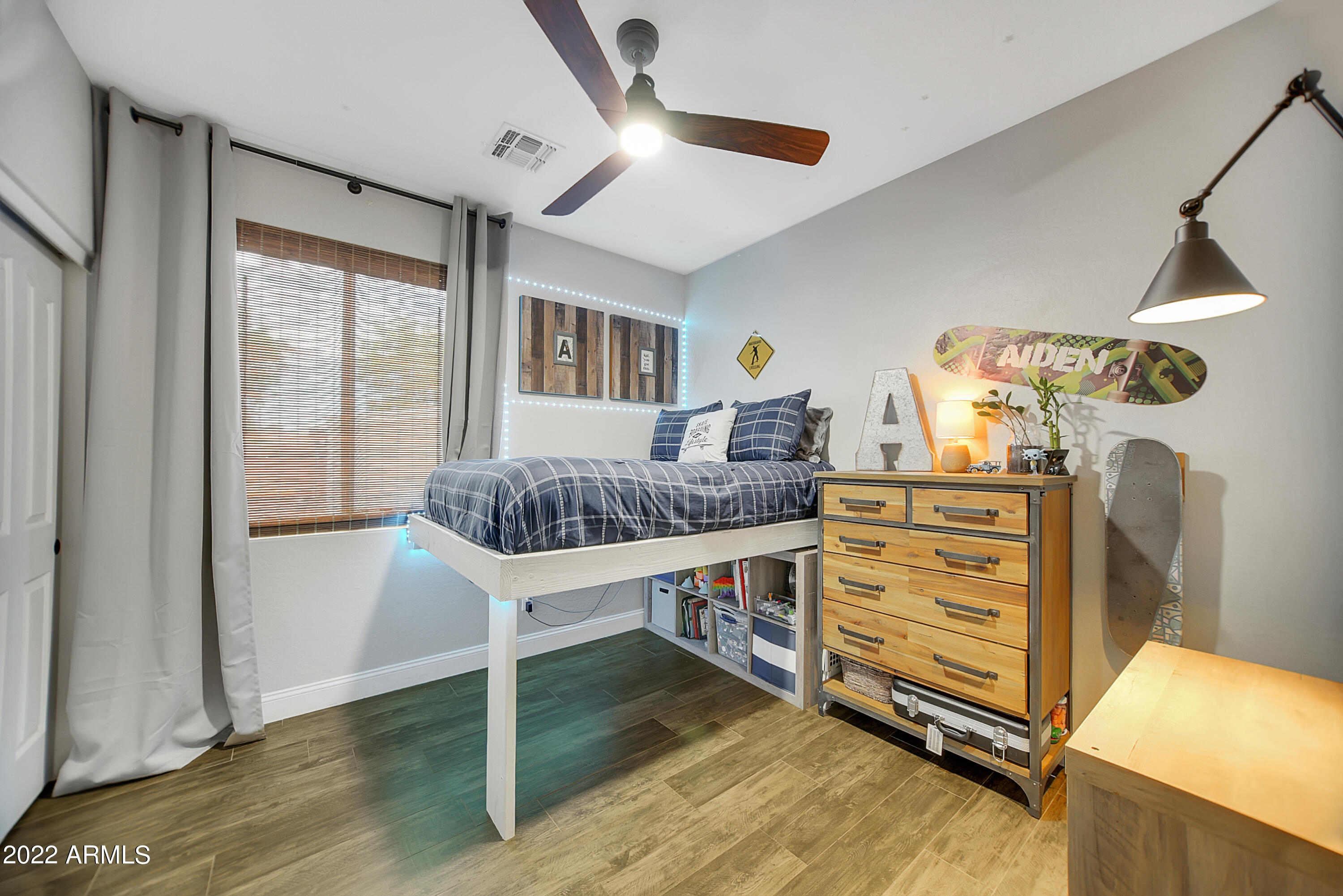 3832 E PACKARD Drive