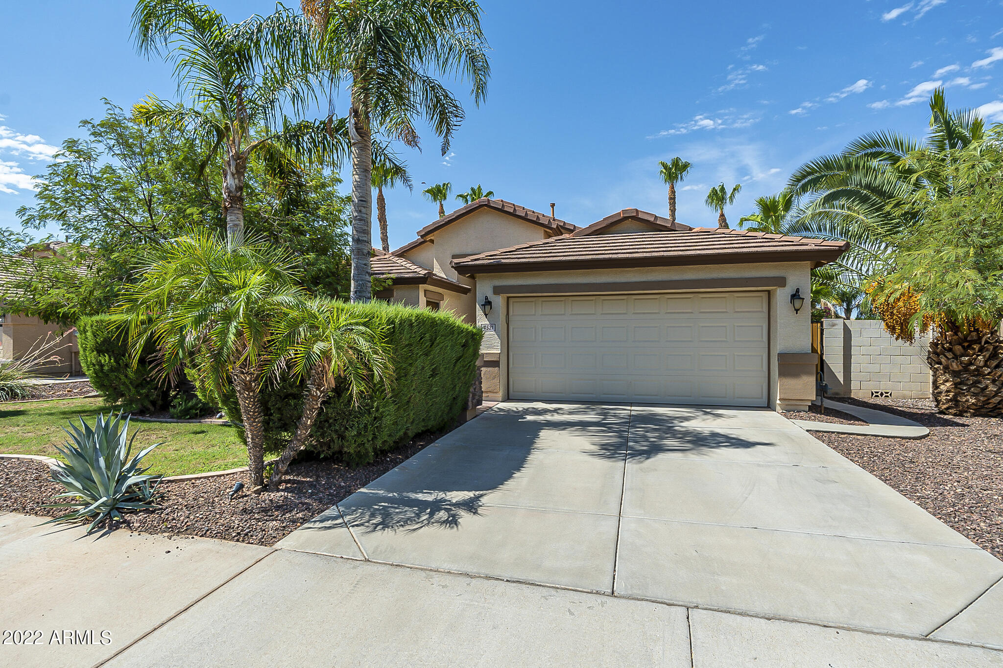 4521 E KARSTEN Drive