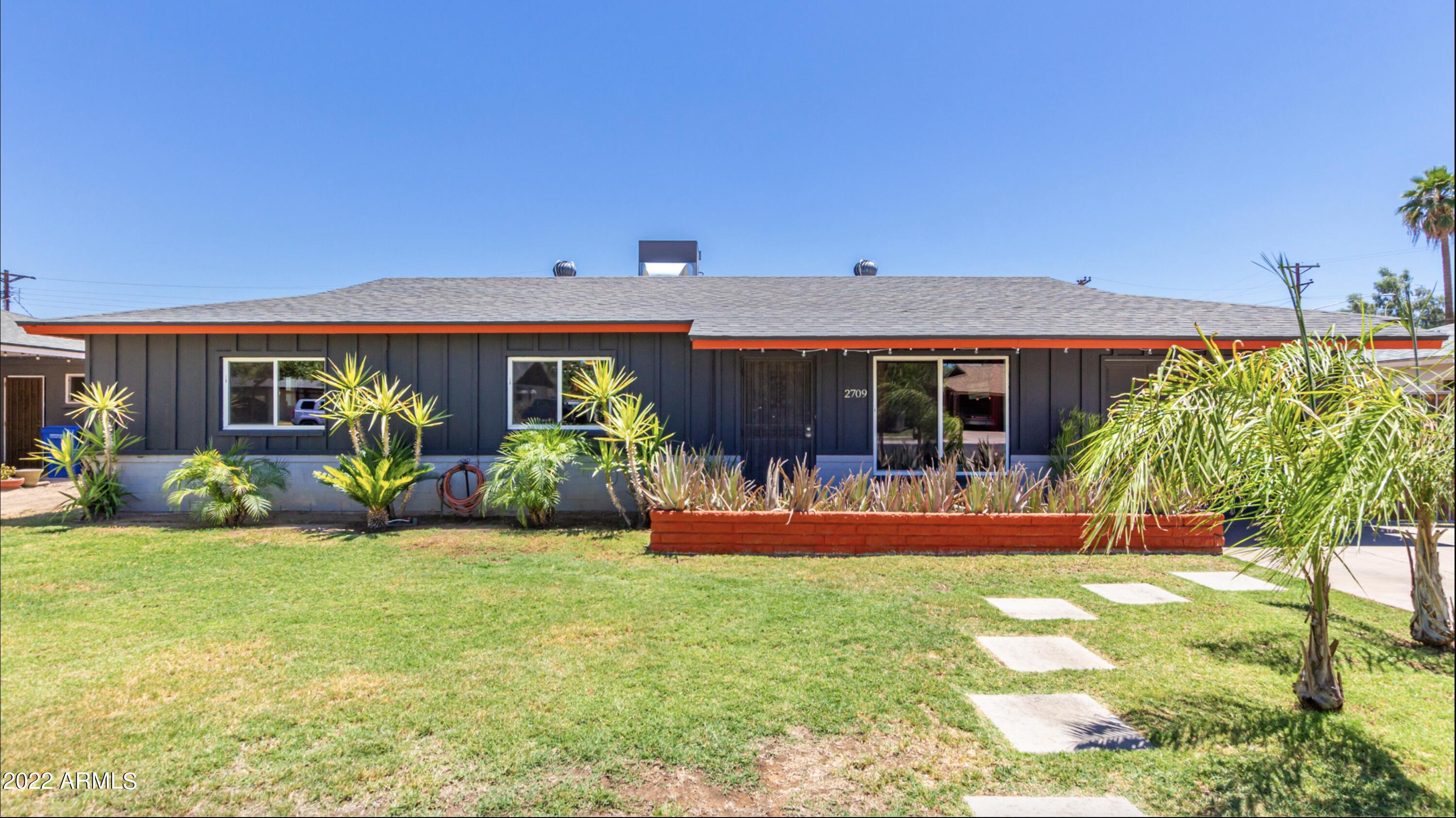2709 E EDGEMONT Avenue