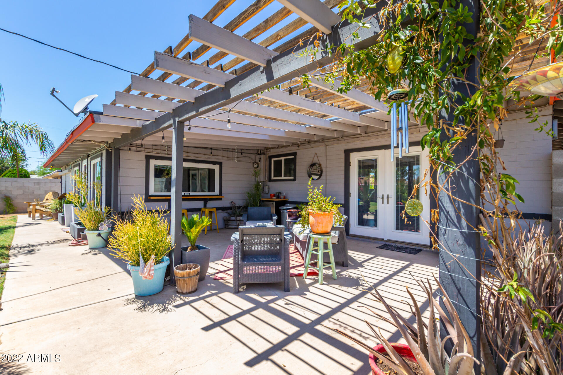 2709 E EDGEMONT Avenue