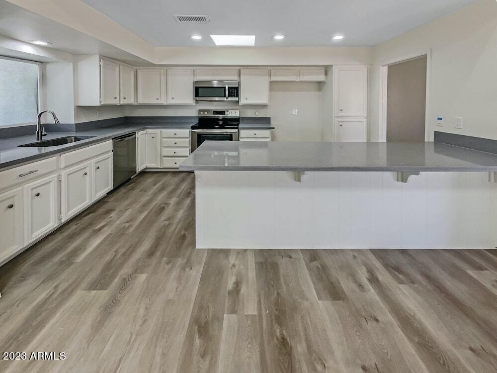 526 W BEVERLY Lane