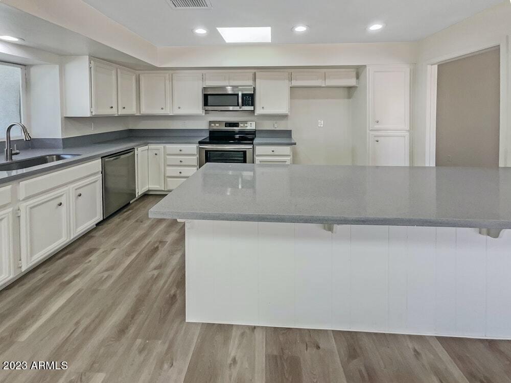 526 W BEVERLY Lane