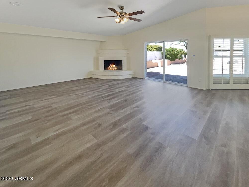 526 W BEVERLY Lane