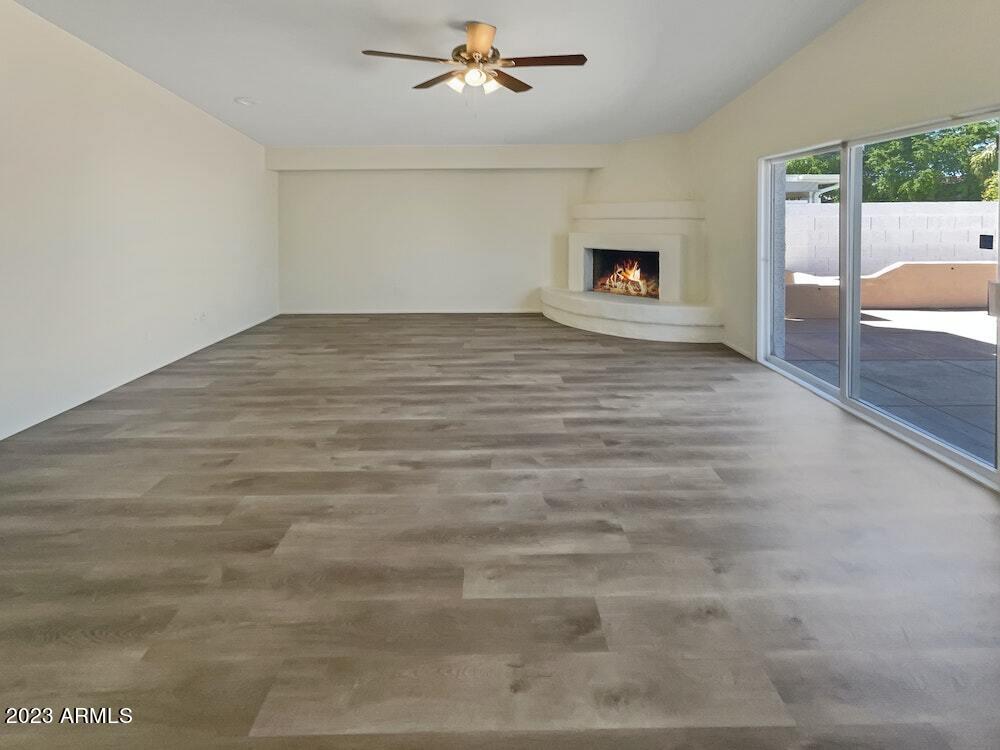526 W BEVERLY Lane
