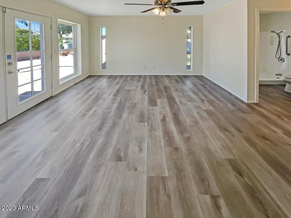 526 W BEVERLY Lane