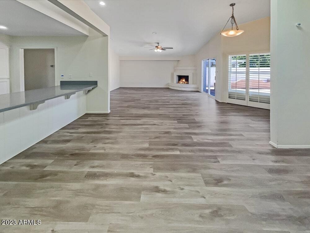 526 W BEVERLY Lane