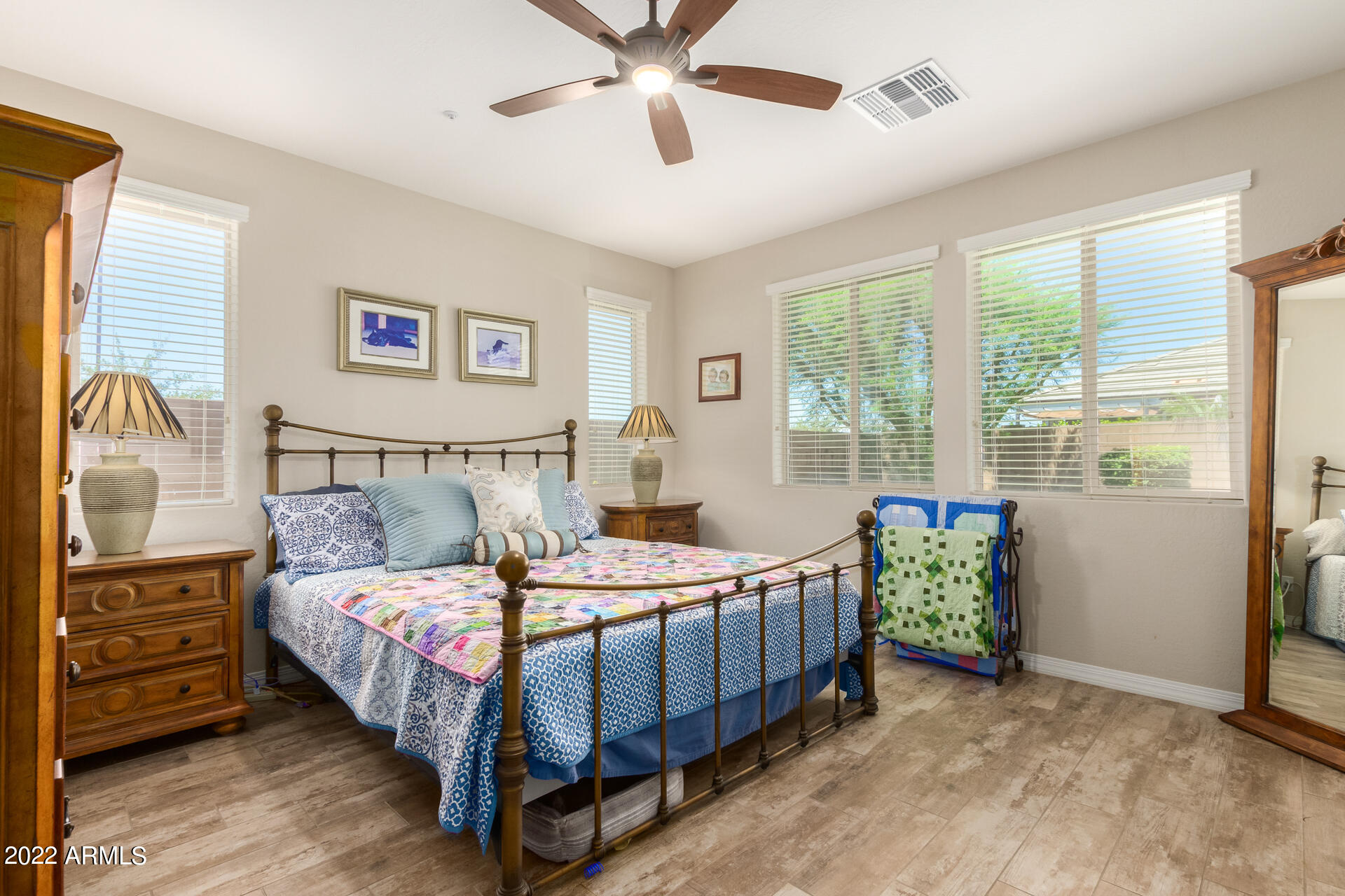 3338 E TIFFANY Court