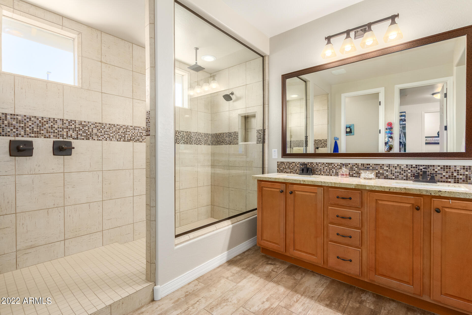 3338 E TIFFANY Court