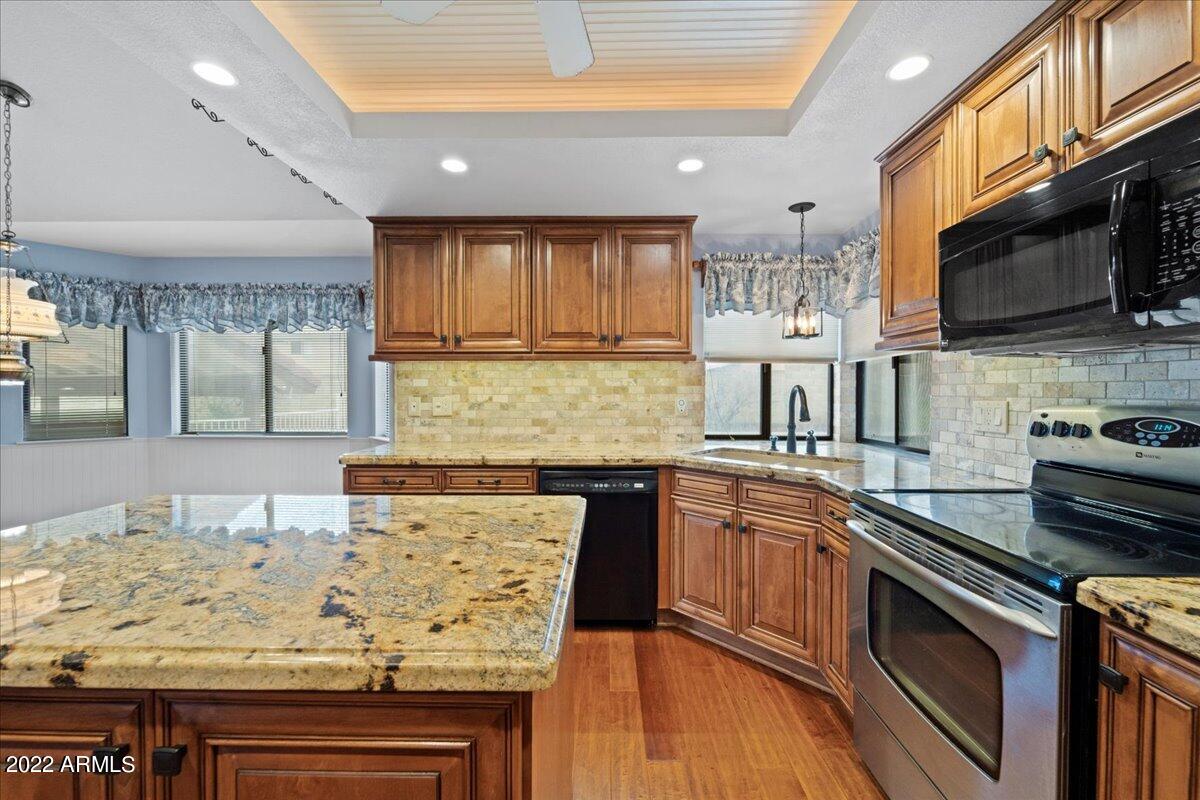 1929 E LUDLOW Drive