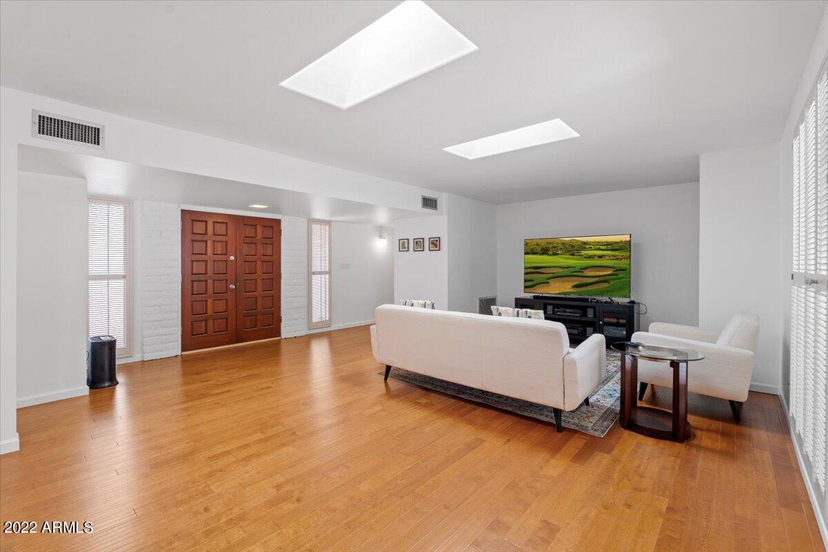 8553 E VIA DE SERENO --