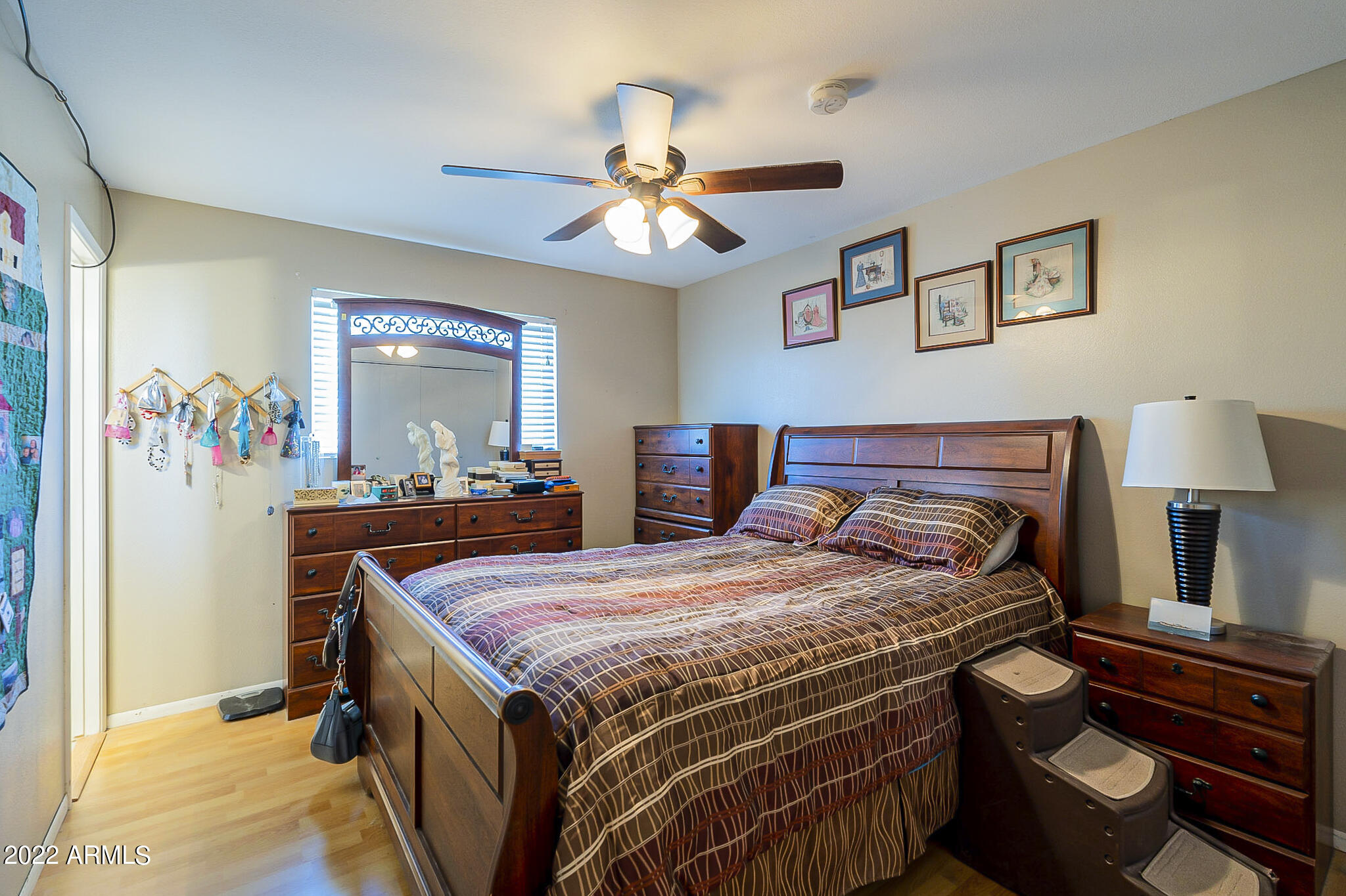 724 E LAUREL Drive