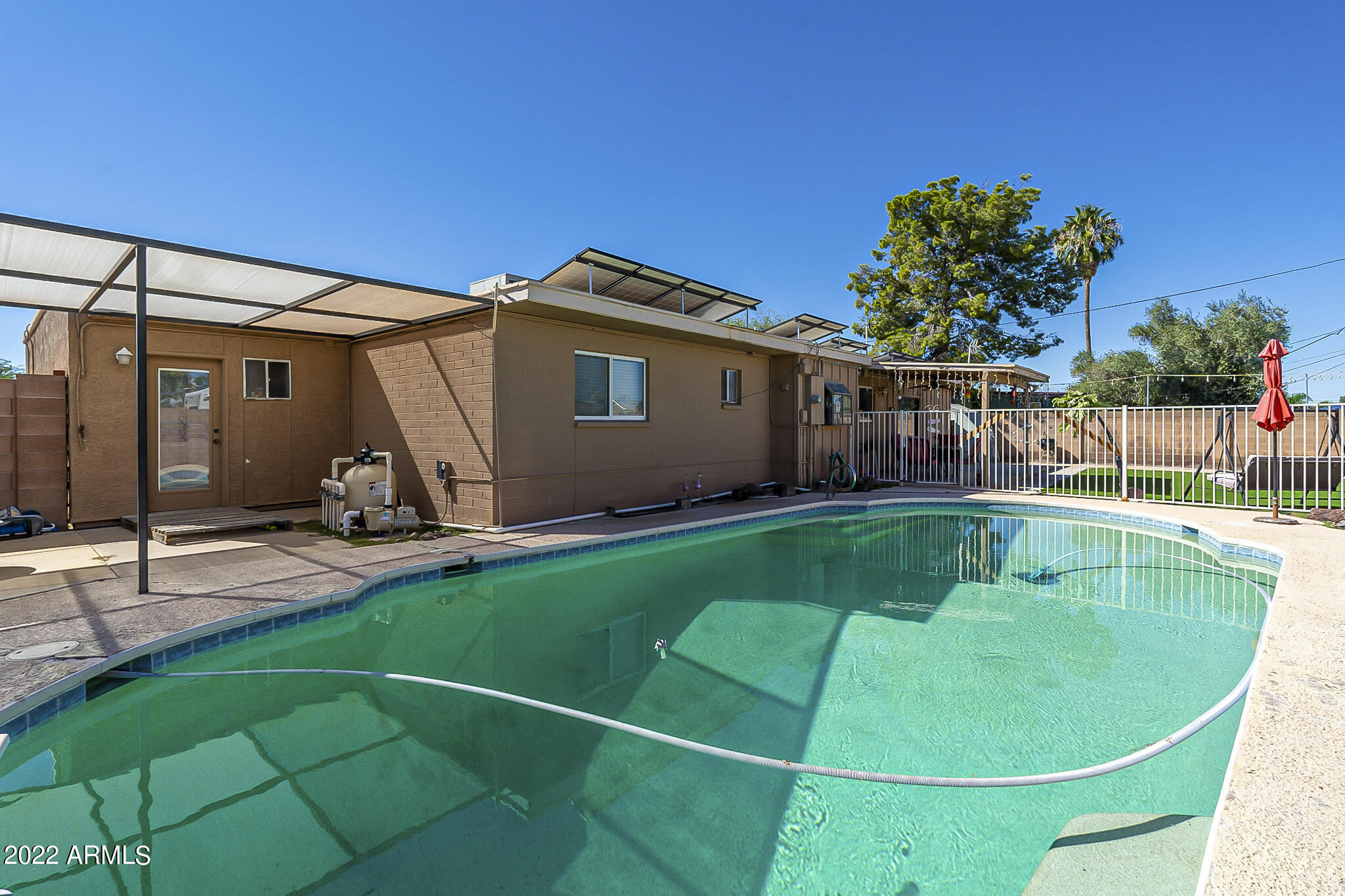 724 E LAUREL Drive