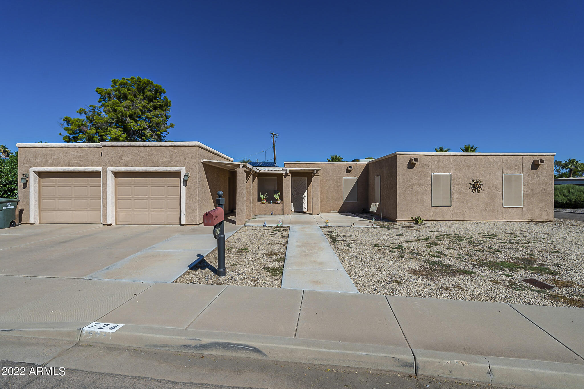 724 E LAUREL Drive