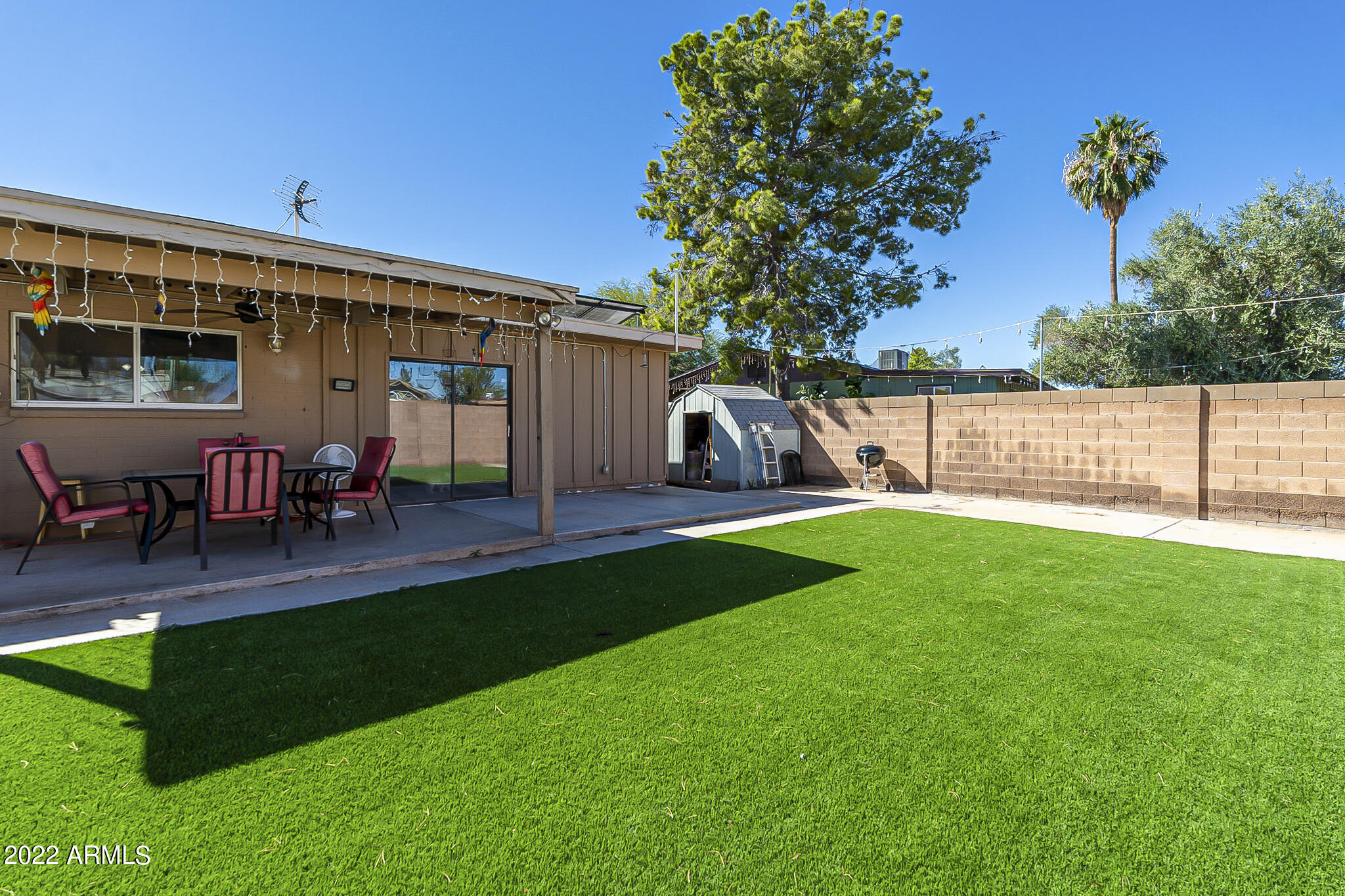 724 E LAUREL Drive
