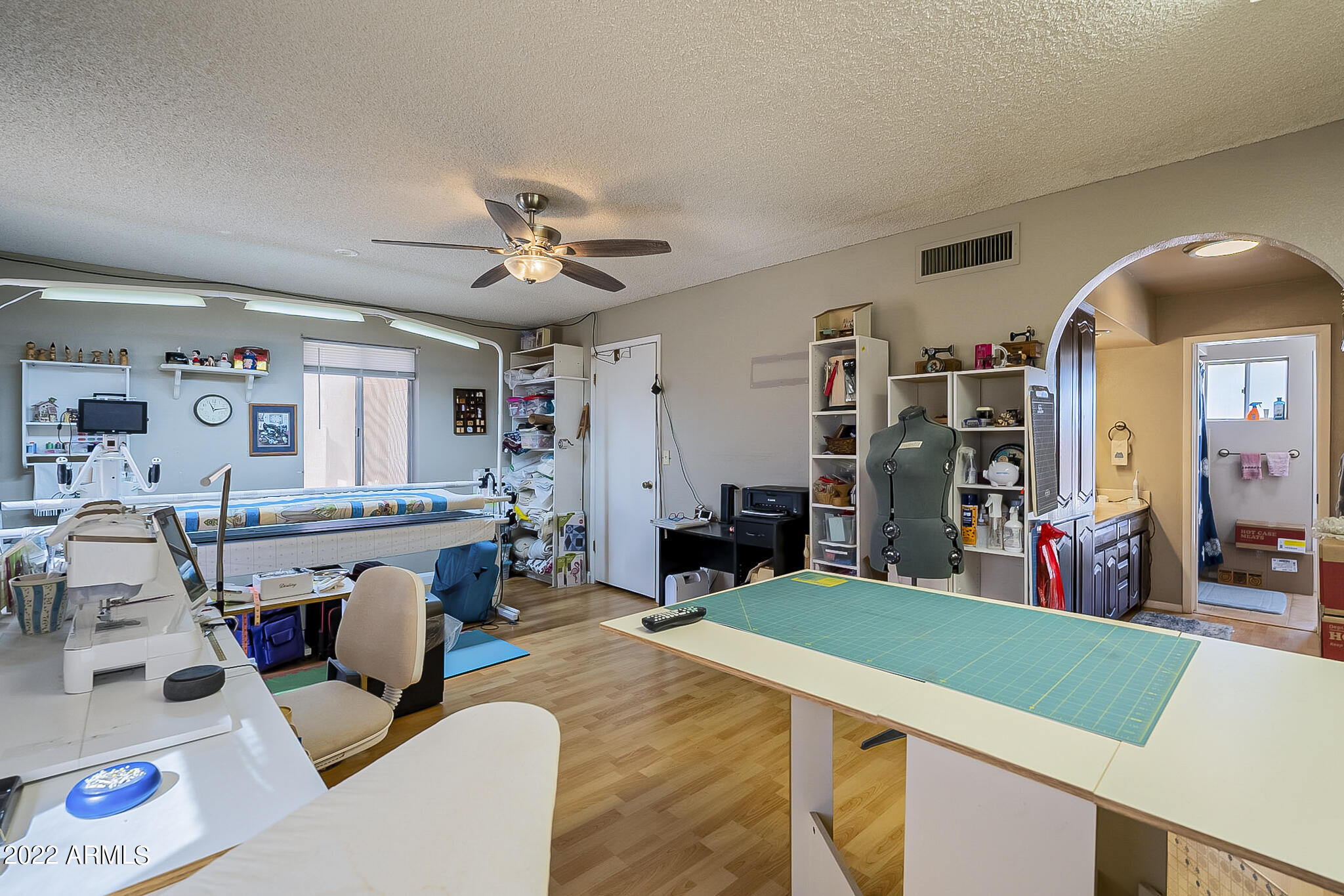 724 E LAUREL Drive