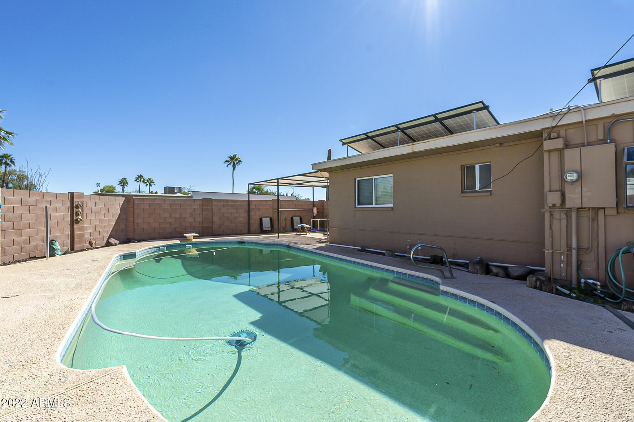 724 E LAUREL Drive