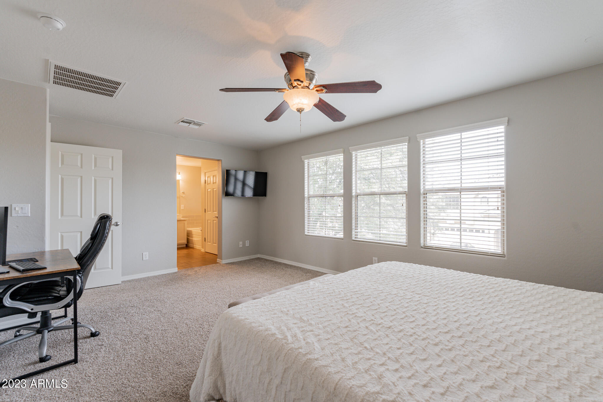 2519 W DESERT VISTA Trail