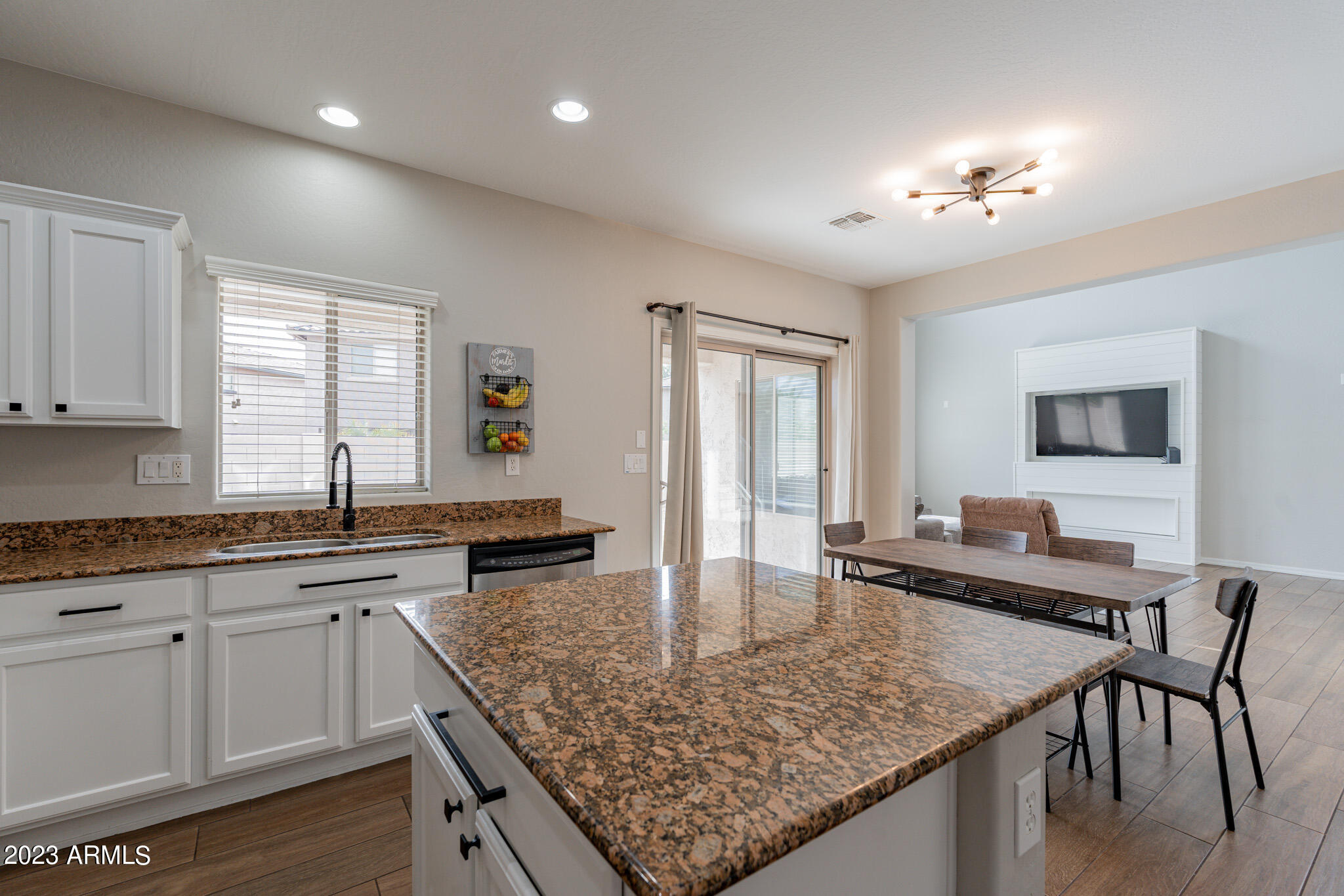 2519 W DESERT VISTA Trail