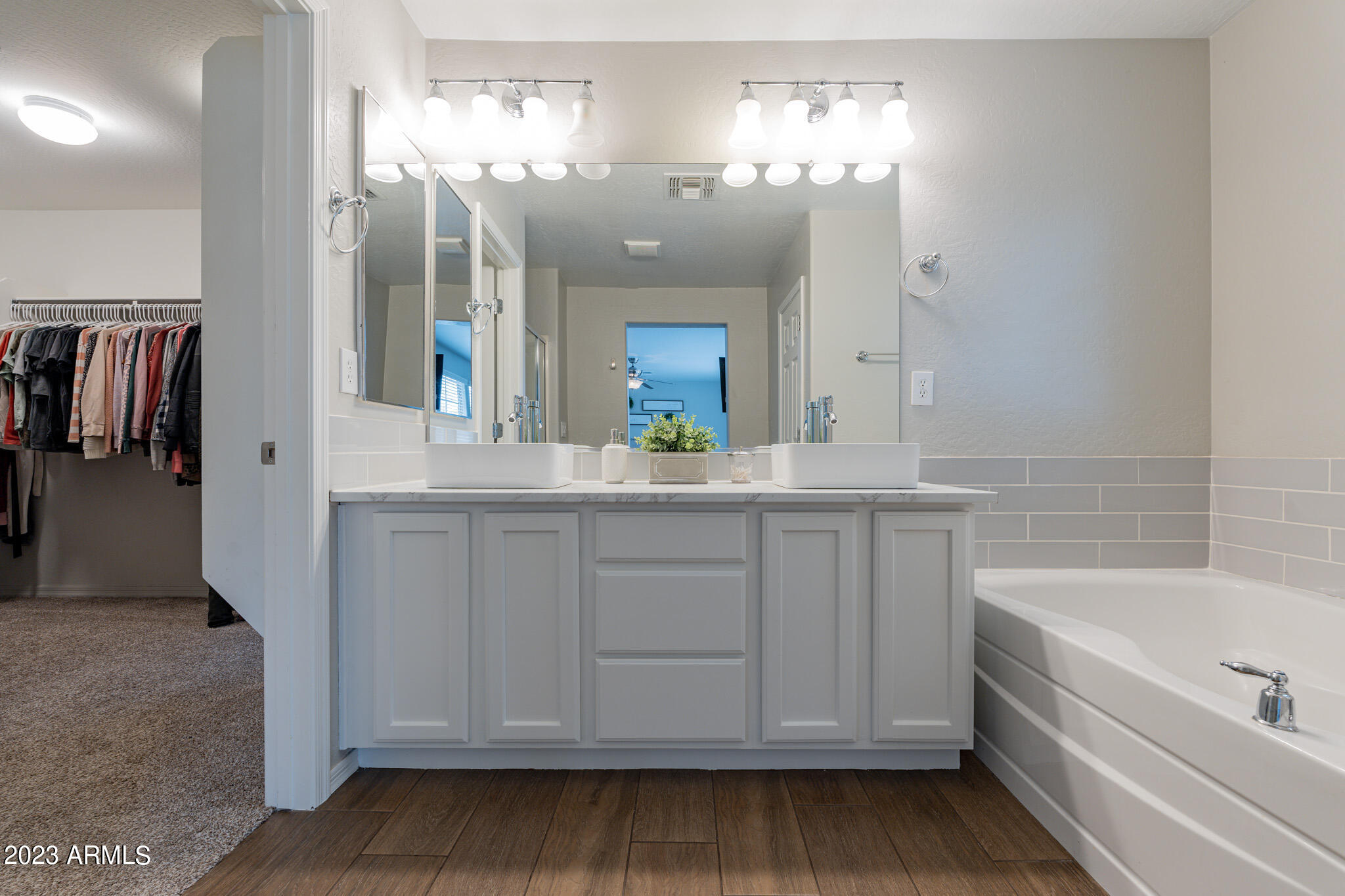 2519 W DESERT VISTA Trail