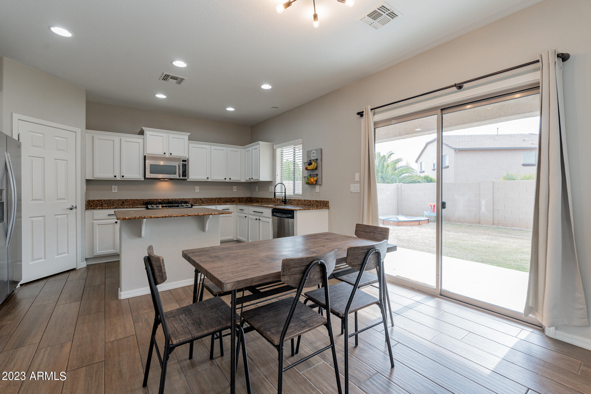 2519 W DESERT VISTA Trail