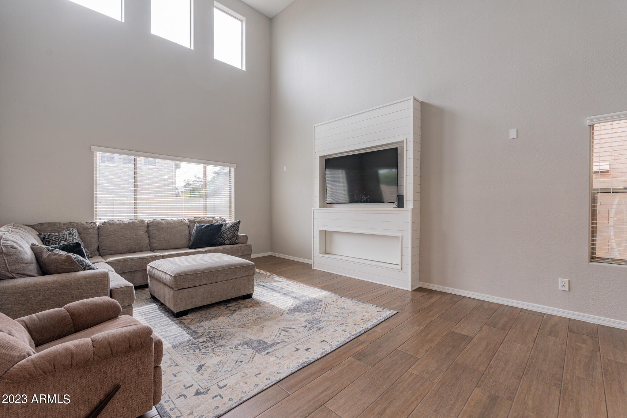 2519 W DESERT VISTA Trail