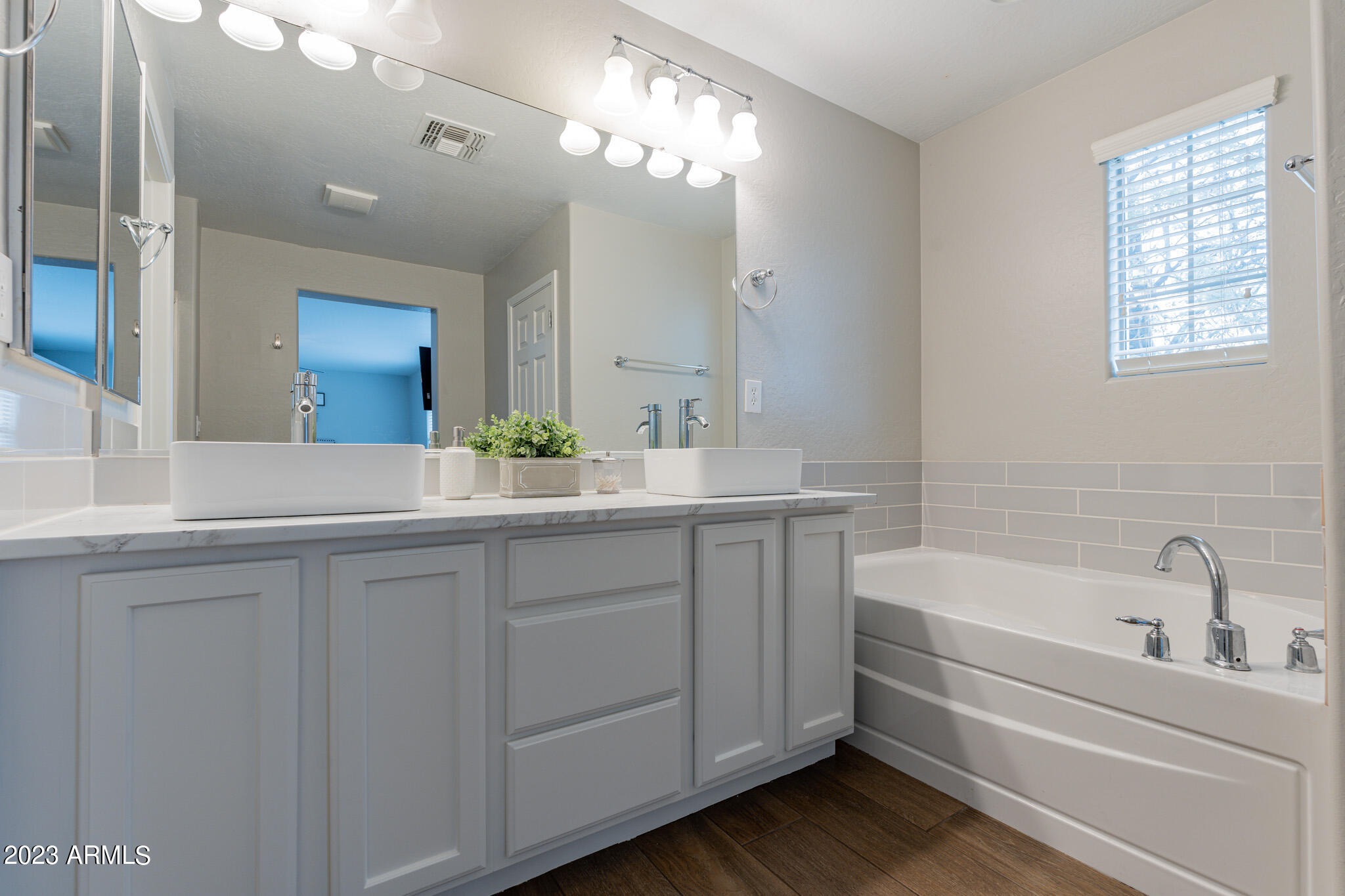 2519 W DESERT VISTA Trail