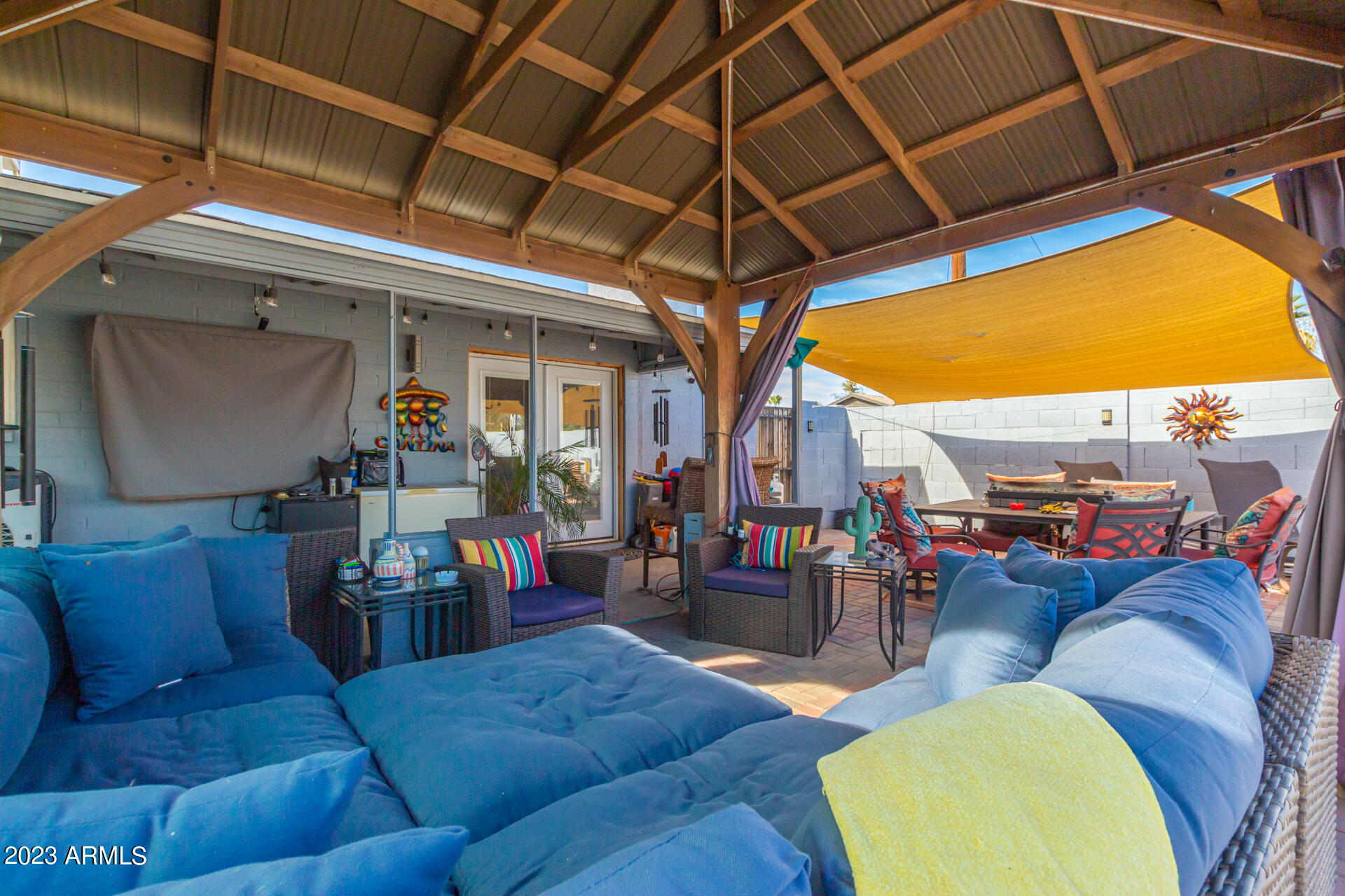 3909 S KENNETH Place