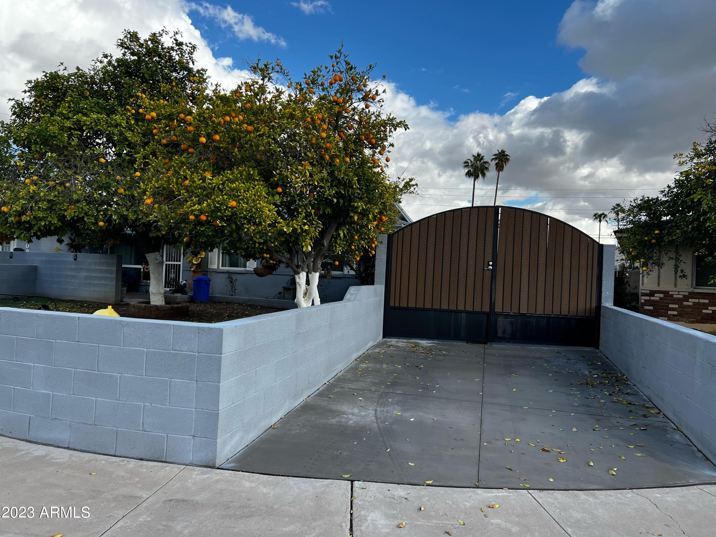 3909 S KENNETH Place