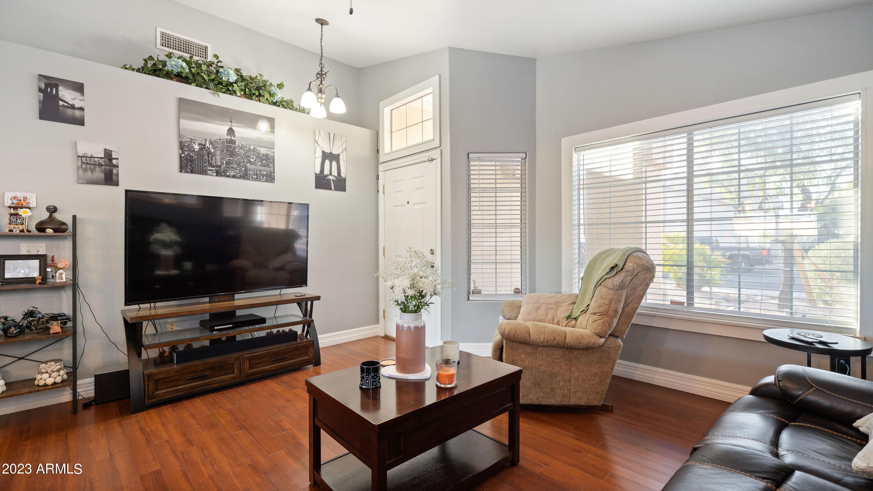 439 N WINDSOR --