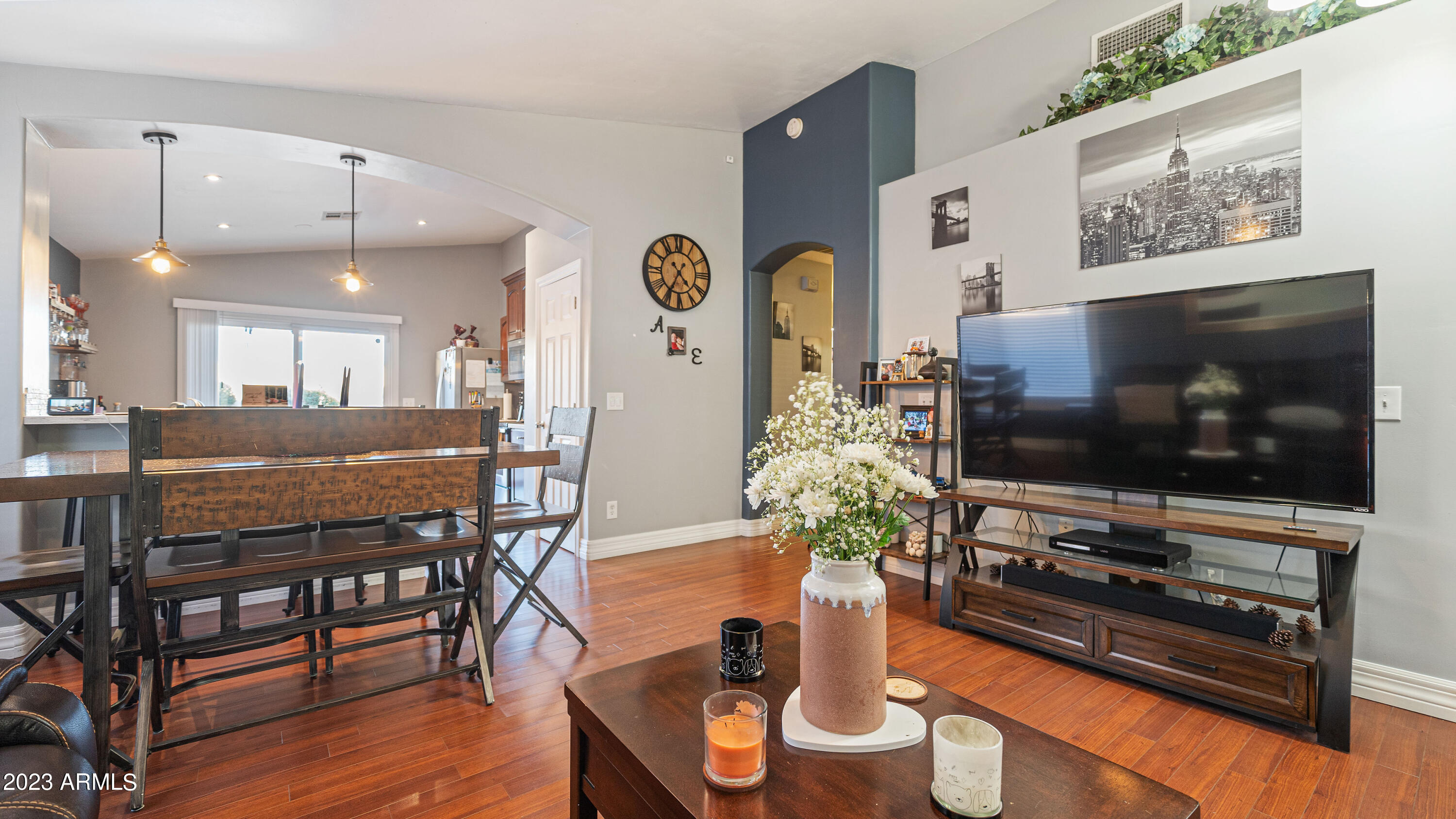 439 N WINDSOR --