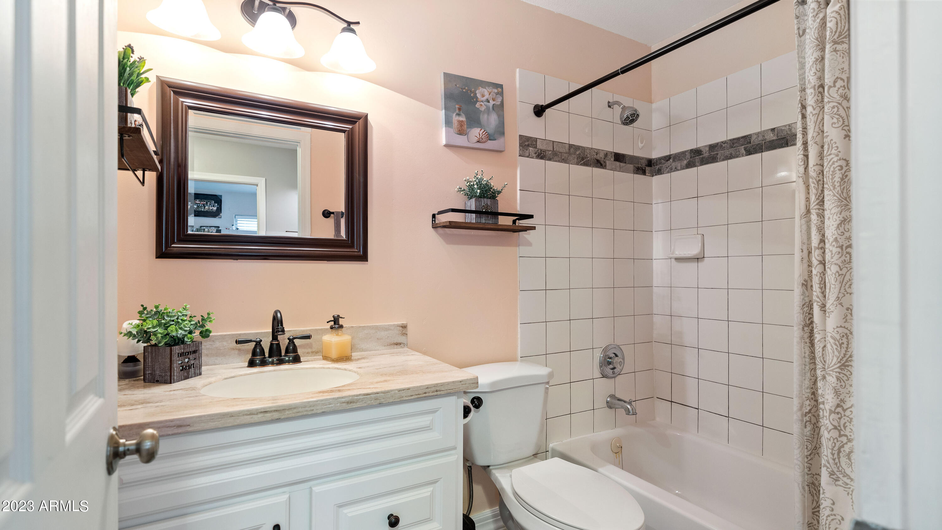 439 N WINDSOR --