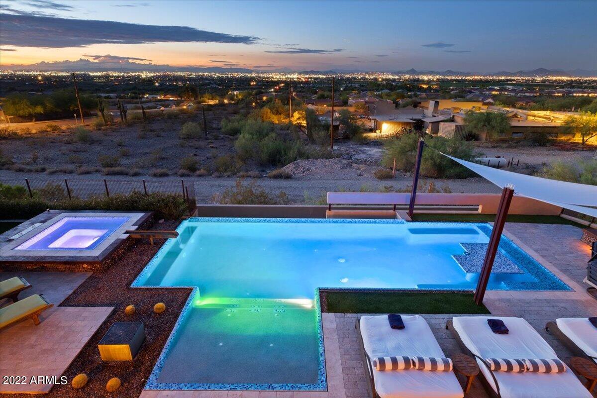 1820 W DESERT VIEW Drive