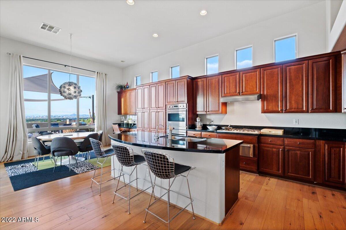 1820 W DESERT VIEW Drive
