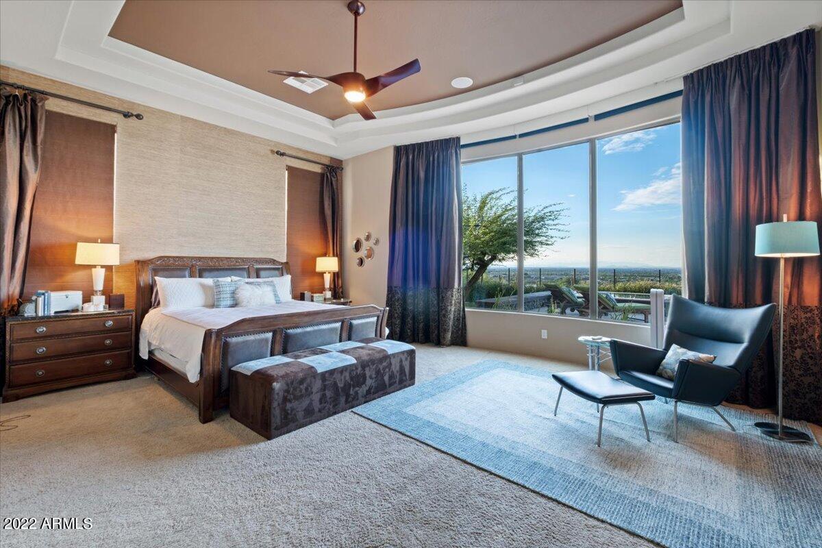 1820 W DESERT VIEW Drive
