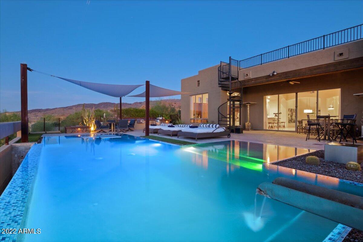 1820 W DESERT VIEW Drive