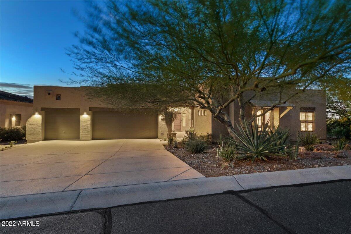 1820 W DESERT VIEW Drive