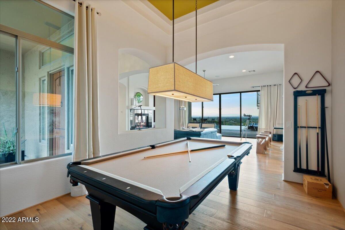 1820 W DESERT VIEW Drive