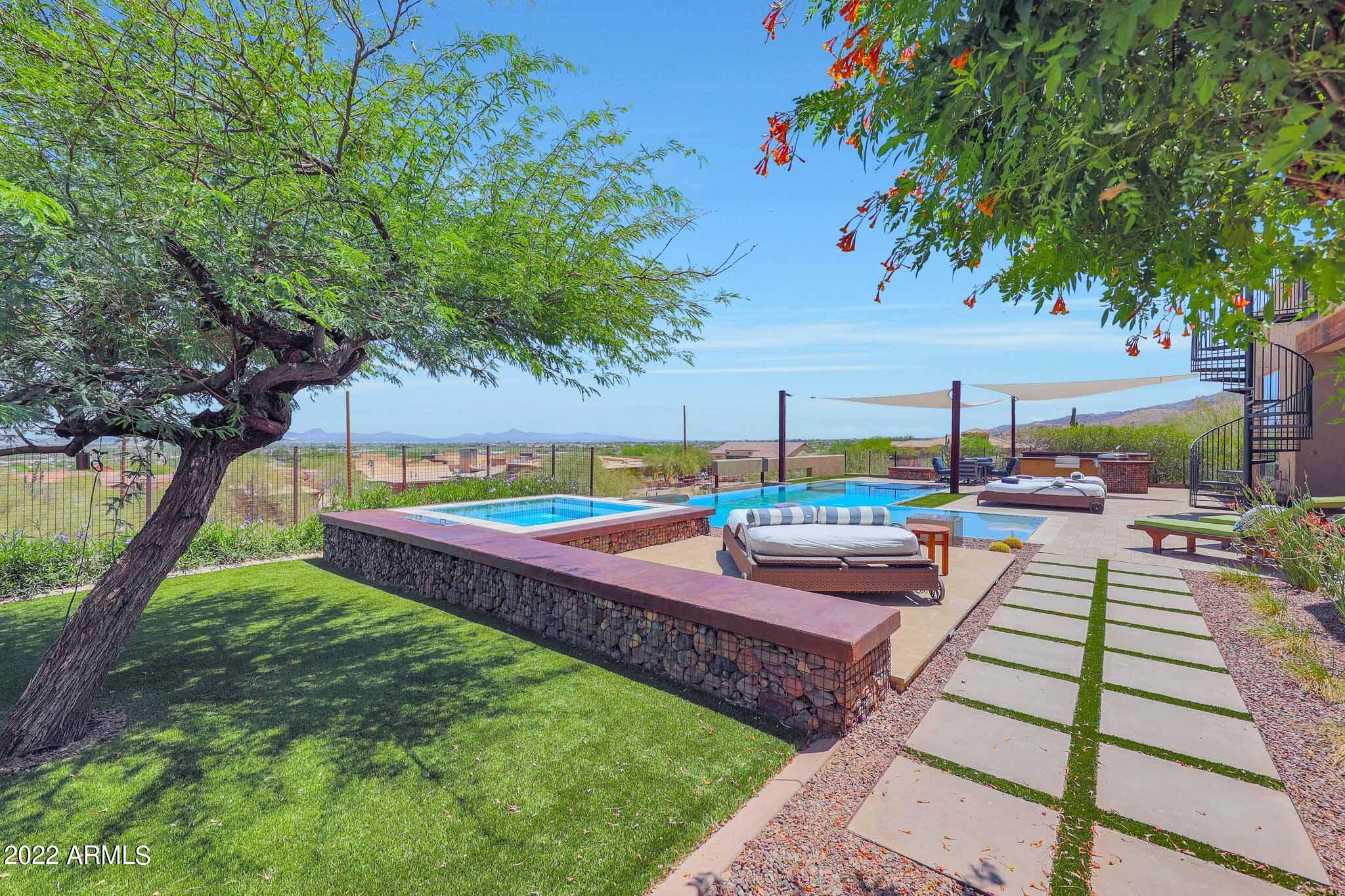 1820 W DESERT VIEW Drive
