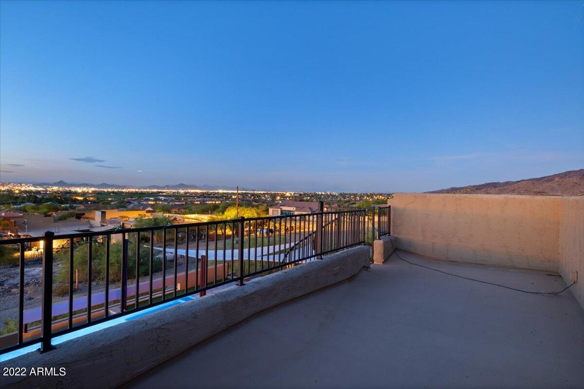 1820 W DESERT VIEW Drive