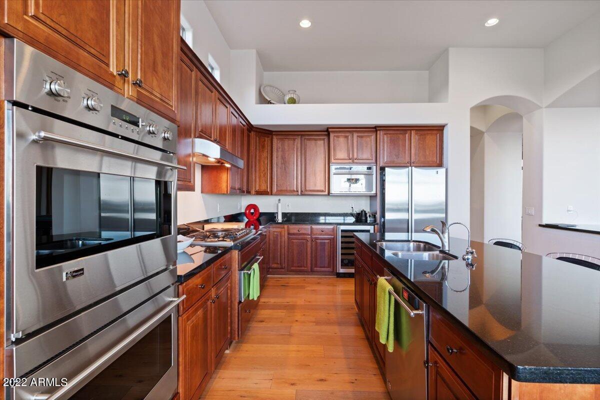 1820 W DESERT VIEW Drive