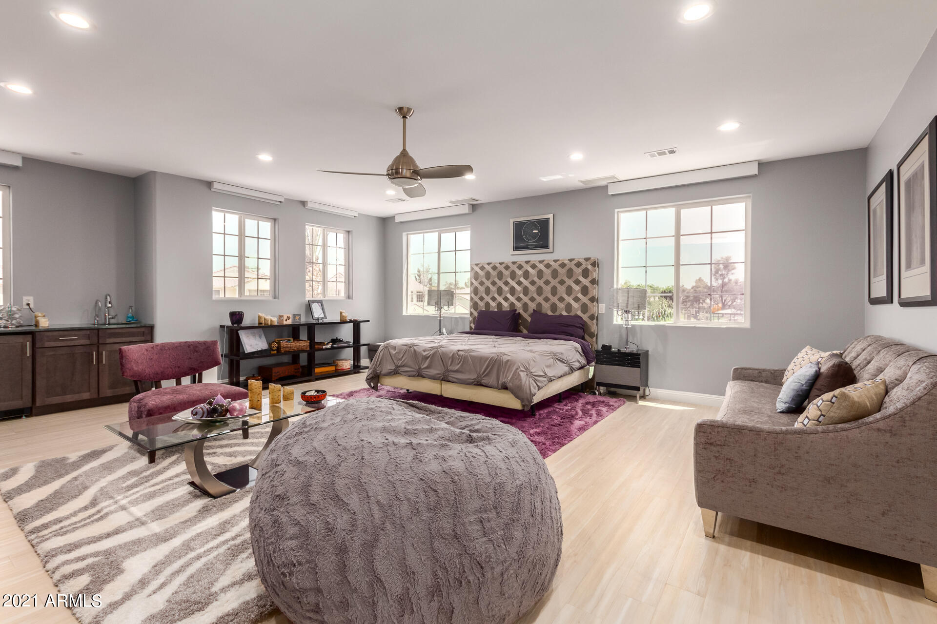 2424 W HOPE Circle
