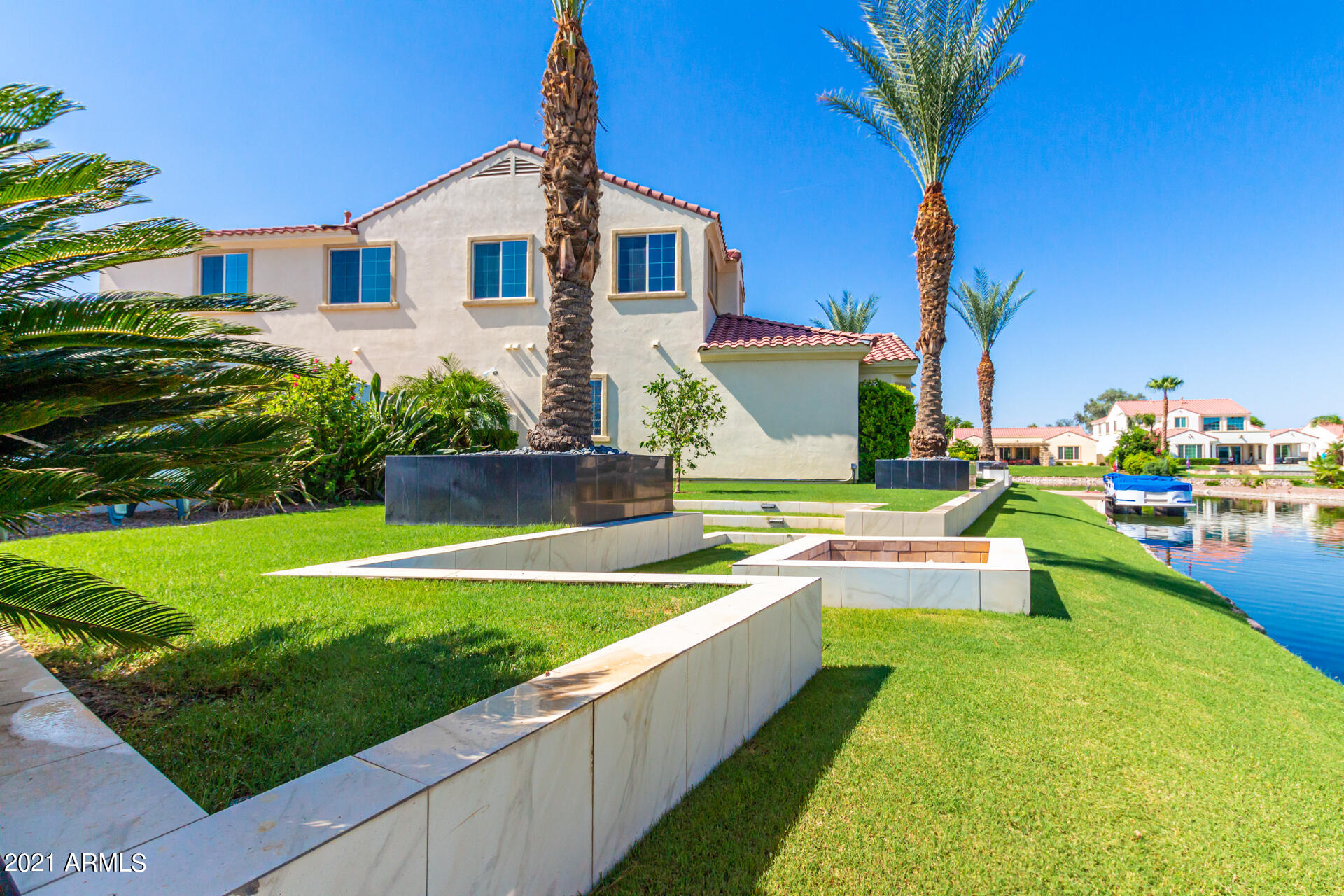 2424 W HOPE Circle