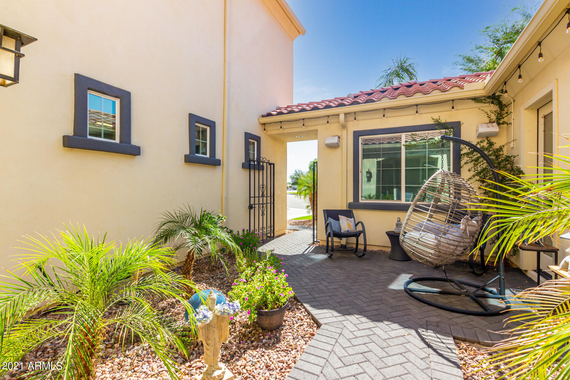 2424 W HOPE Circle