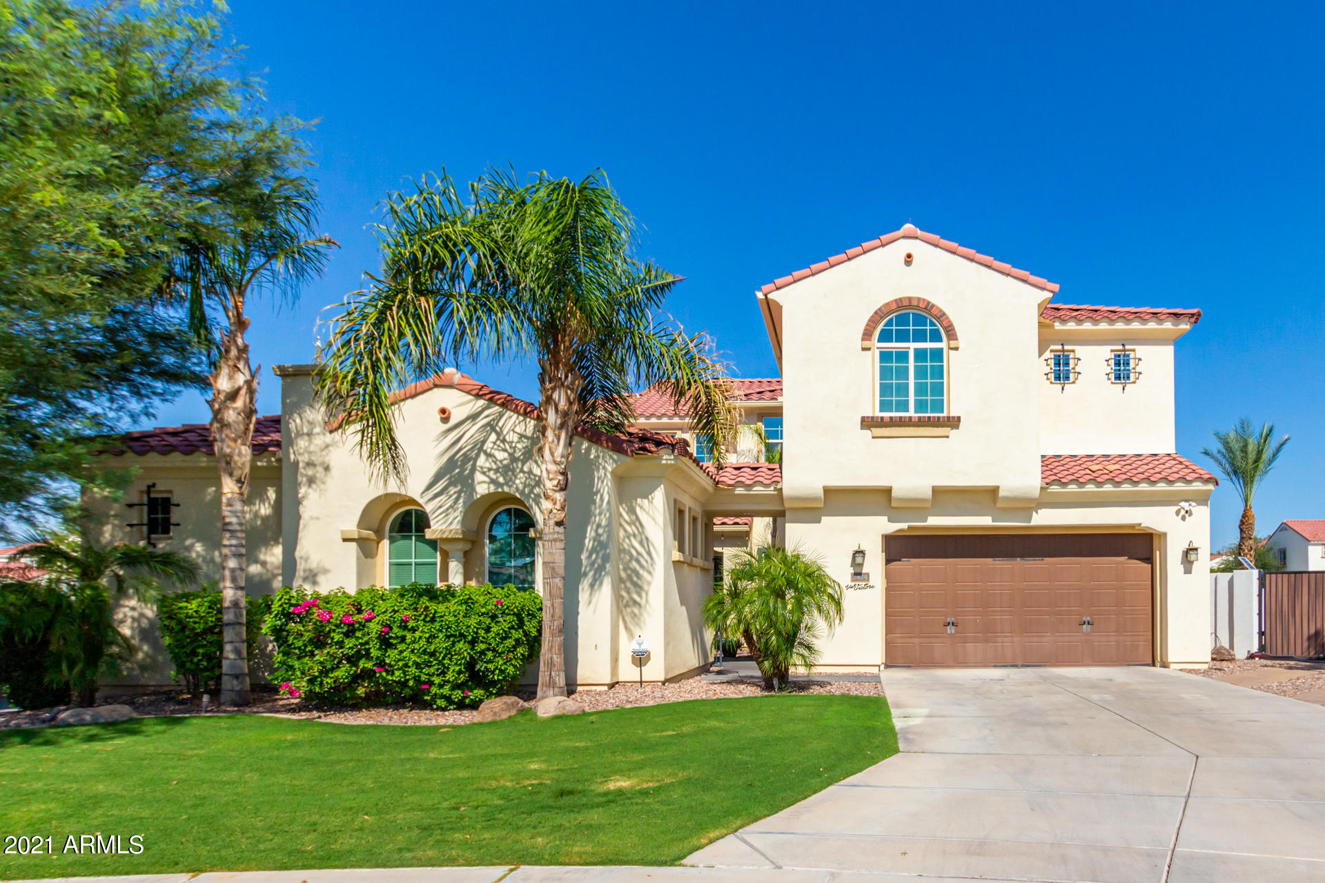 2424 W HOPE Circle