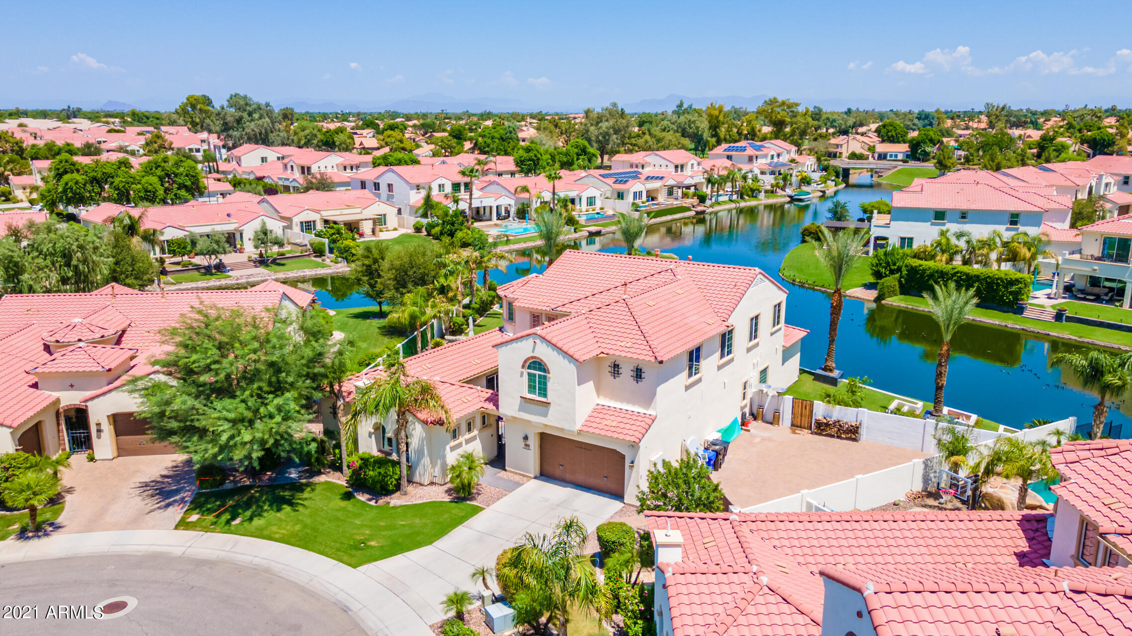 2424 W HOPE Circle