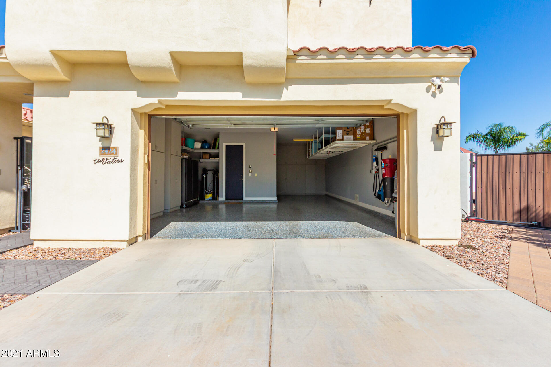 2424 W HOPE Circle