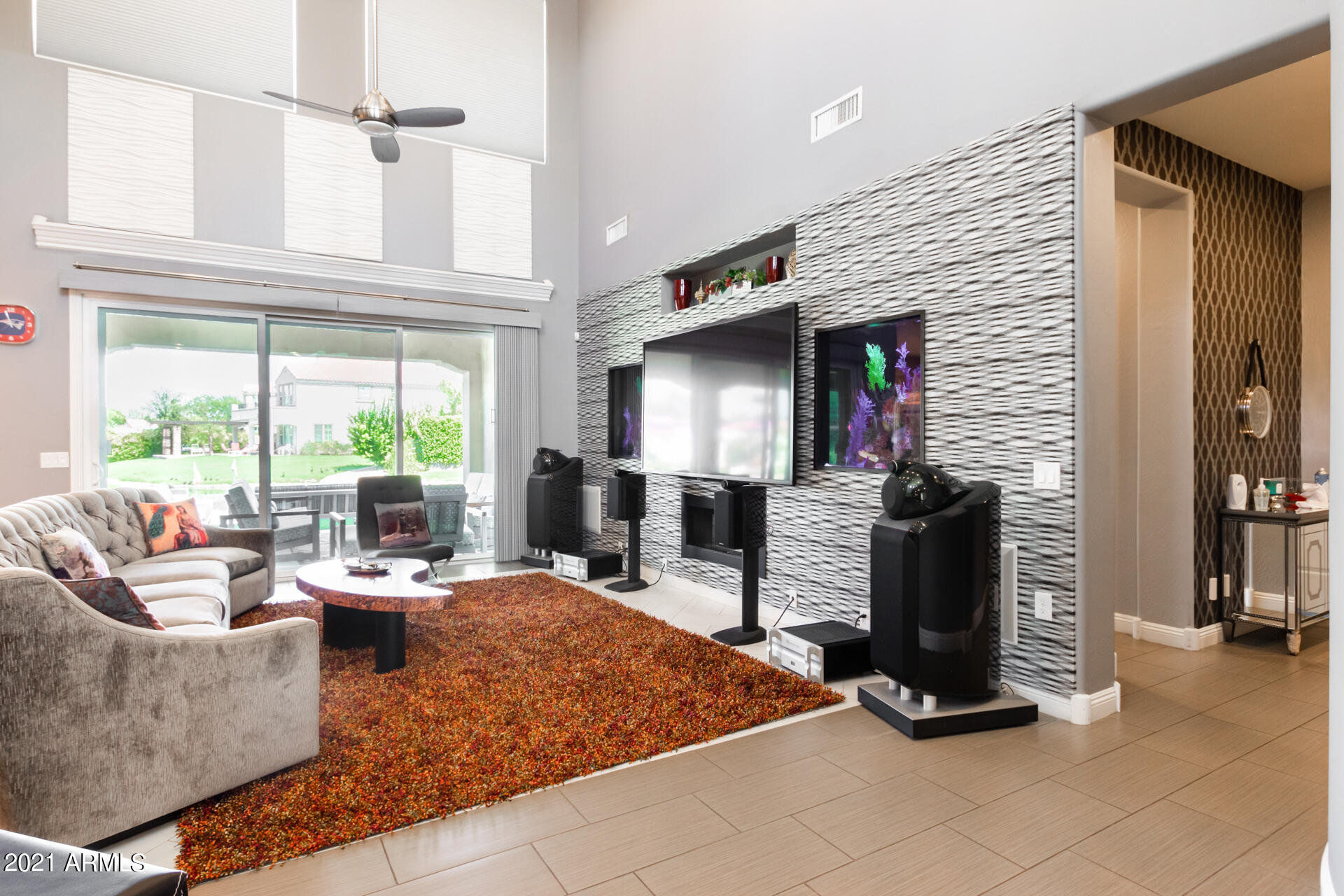 2424 W HOPE Circle