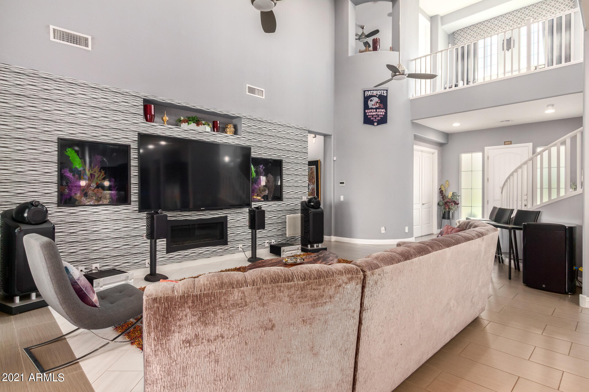 2424 W HOPE Circle