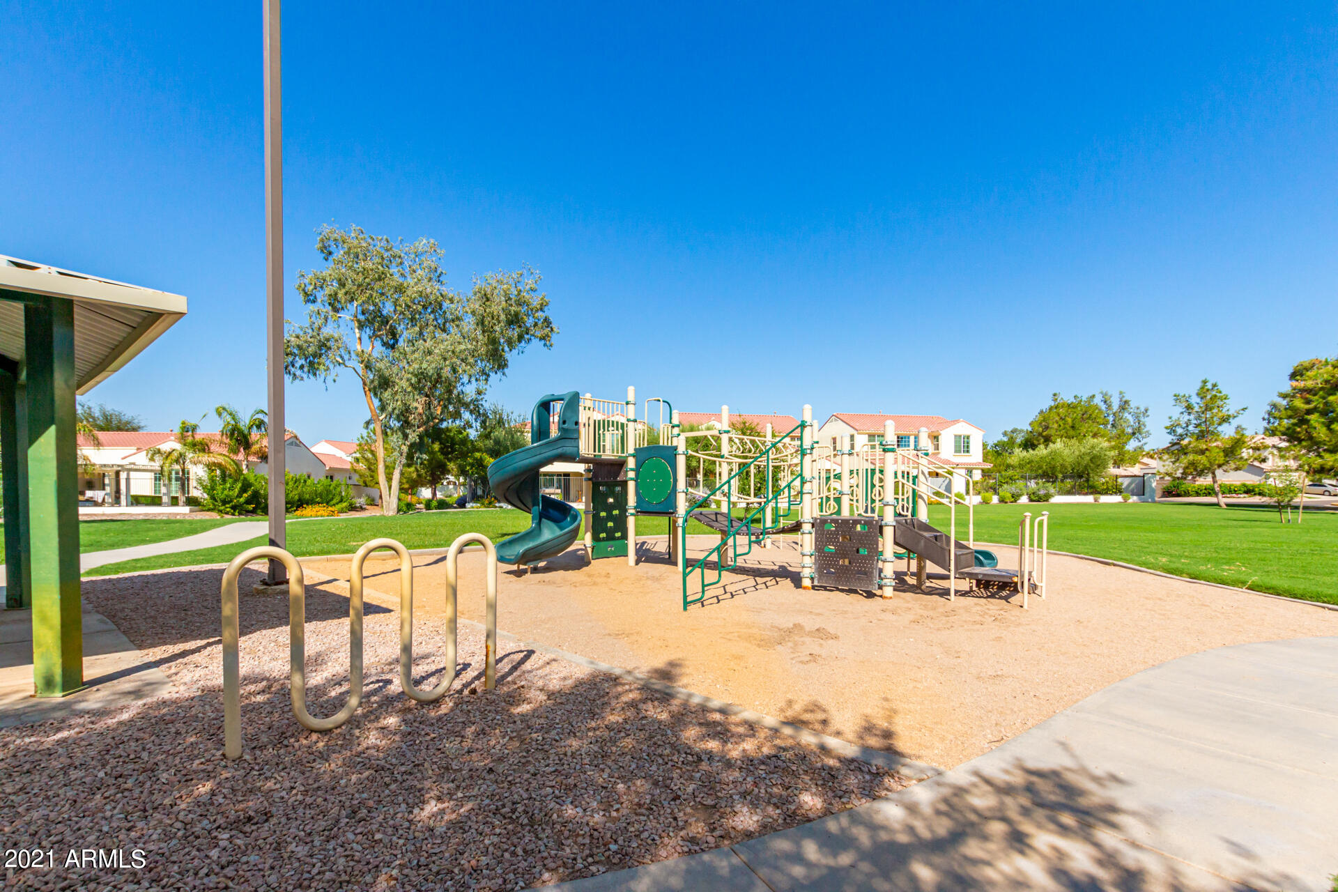 2424 W HOPE Circle